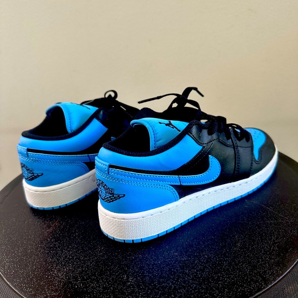 Women’s Air Jordans, size 7.5